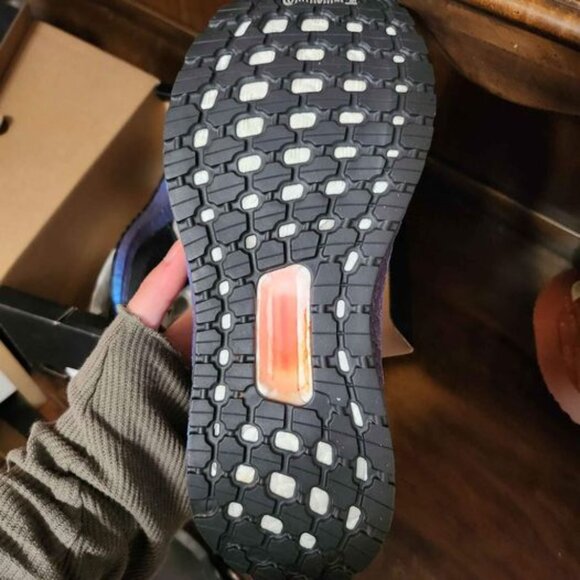adidas UltraBOOST 20 - Men’s Size 5.5 - Almost Perfect Condition - Picture 3 of 4